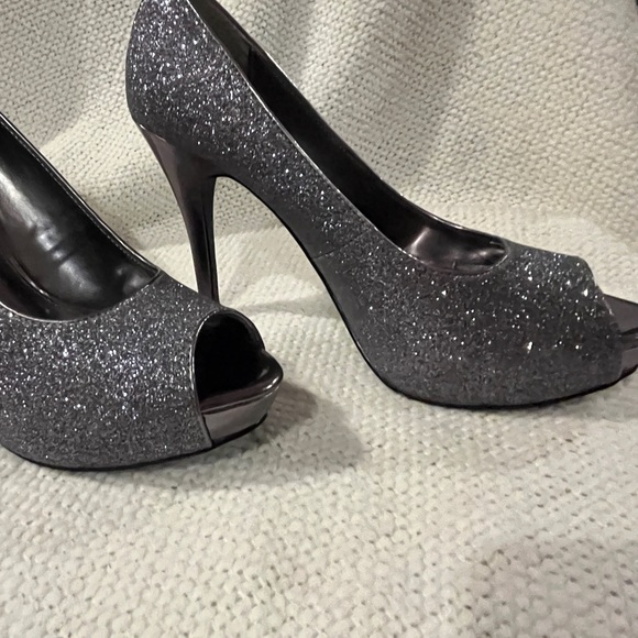 Women’s sparkly silver peep toe pump heels - Picture 3 of 10